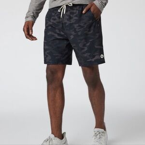 Vuori Men Camo Shorts Size XXL